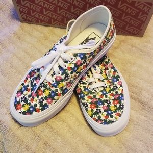 -----> SOLD!! <----- 🌼 VANS SIZE 7.5 💐 NEW IN BOX 🌼